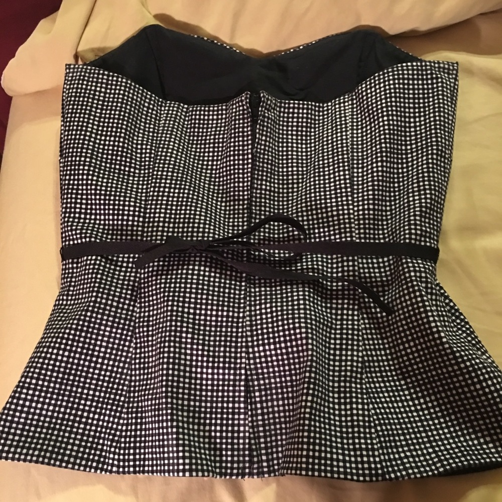 Super cute White House Black Market top! - Picture 2 of 3